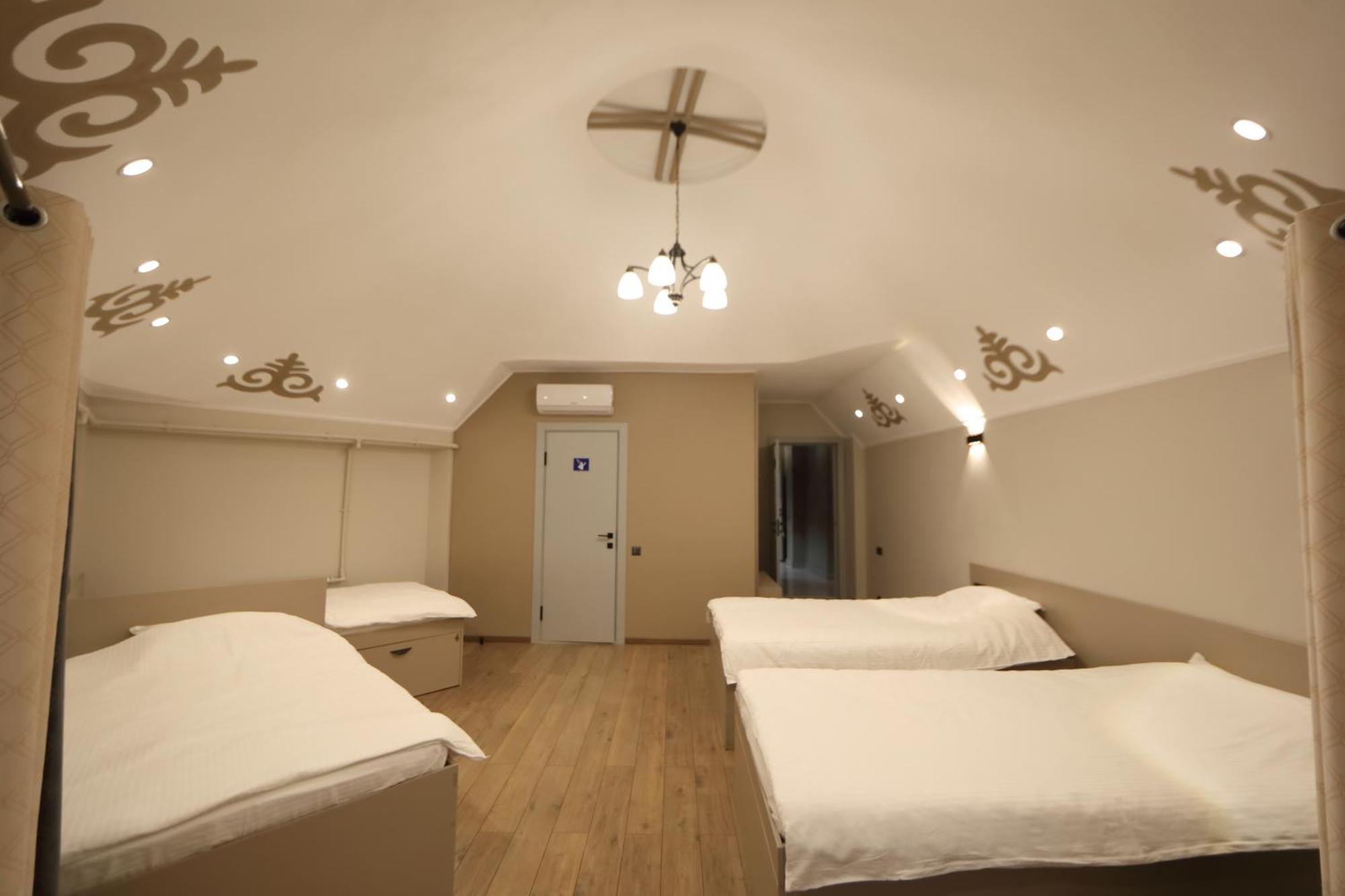 Cozy Hostel Bishkek Bagian luar foto